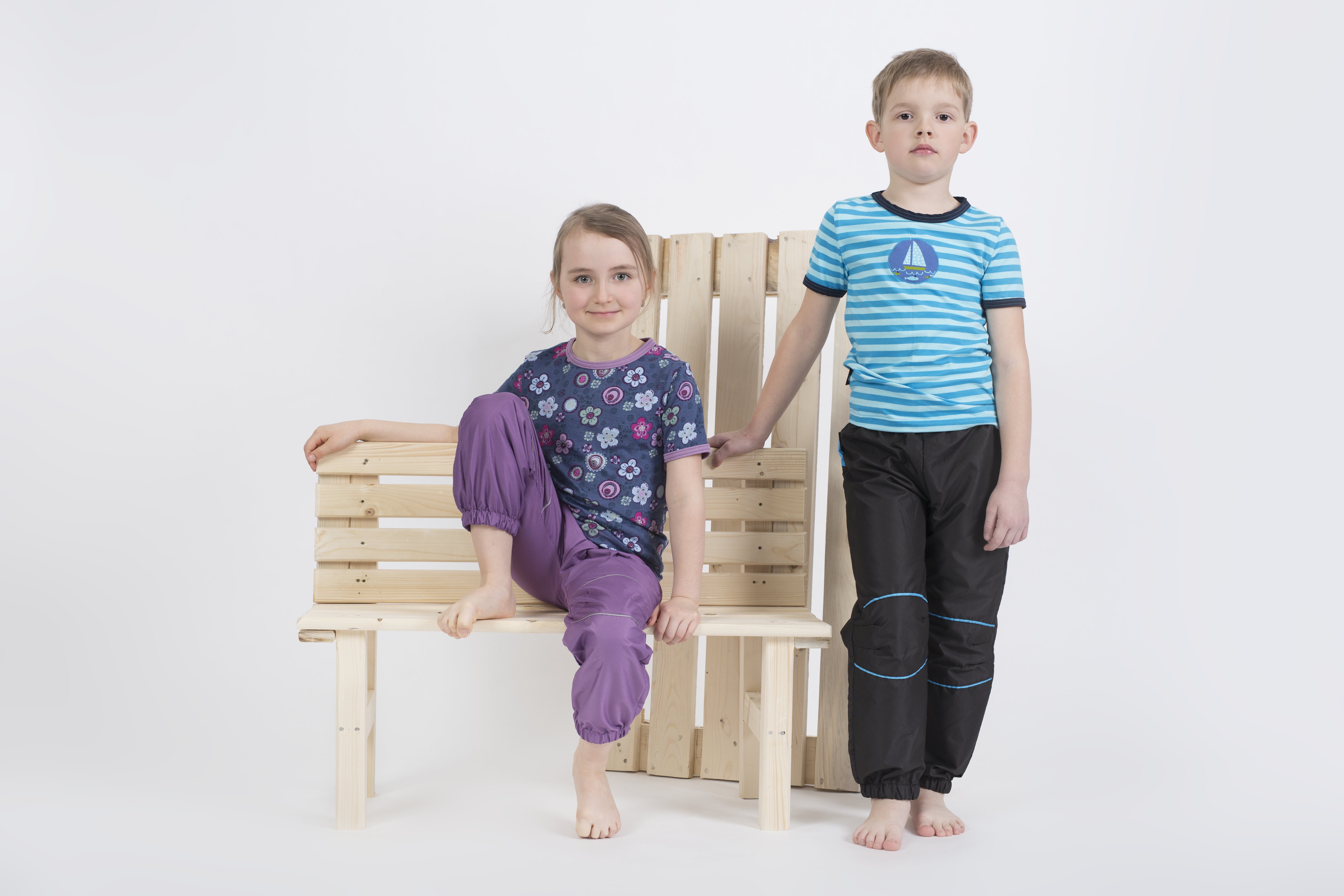 vel. 104 - Dětské šusťákové kalhoty / černo-růžové